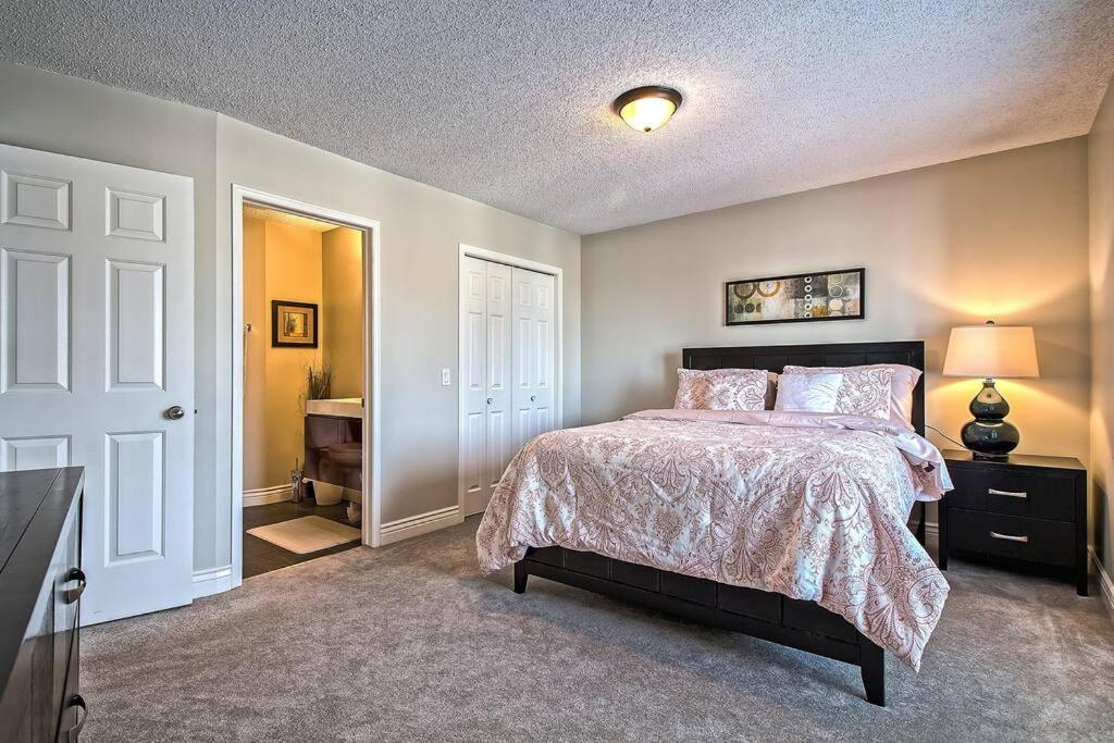 Lovely 6Beds 4Baths Ac Mins To Dt Airport And Stores Sandringham Villa Calgary Exterior photo