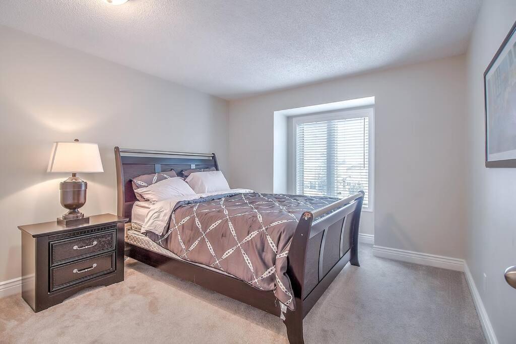 Lovely 6Beds 4Baths Ac Mins To Dt Airport And Stores Sandringham Villa Calgary Exterior photo