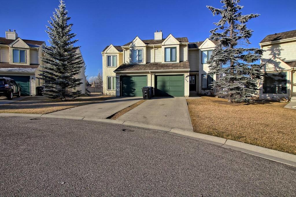 Lovely 6Beds 4Baths Ac Mins To Dt Airport And Stores Sandringham Villa Calgary Exterior photo